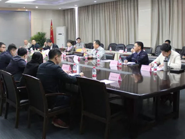 營(yíng)銷(xiāo)公司召開(kāi)年終總結(jié)大會(huì)