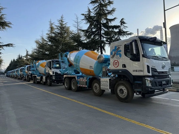 【發(fā)車新聞】再出發(fā)！年年歲歲常相“拌”，“柿柿如意”攪拌車交付時(shí)！