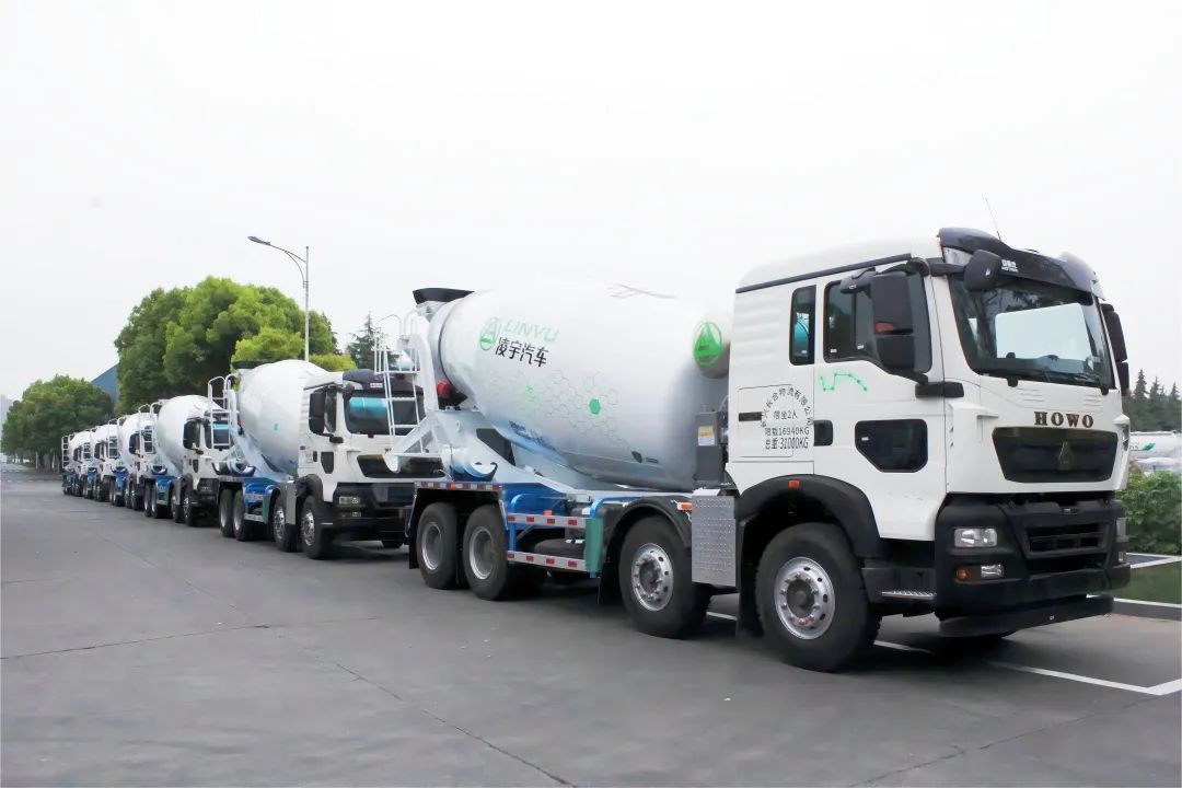 繁花似錦春暖陽，凌宇攪拌發(fā)車忙！