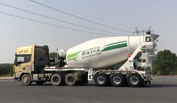 半掛混凝土攪拌車會是行業(yè)新風口嗎？聽聽專家怎么說
