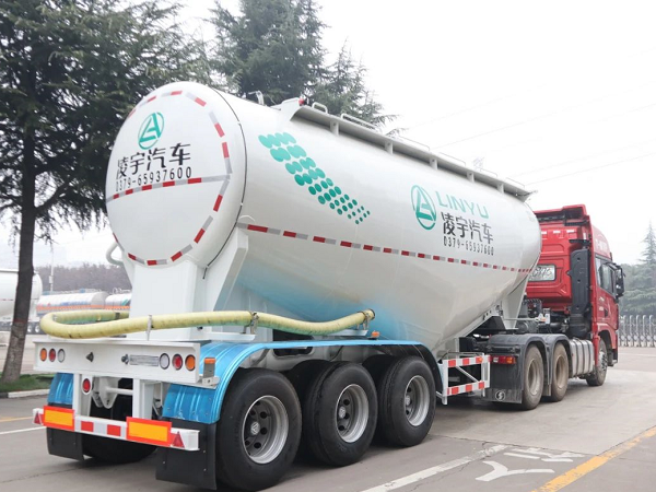 “小白罐”喜迎新搭檔，六大優(yōu)勢(shì)帶你揭秘專用牽引車