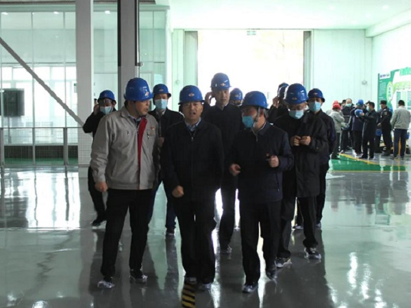 西安市人大常委會(huì)黨組書記、主任胡潤澤為中集凌宇高端制造點(diǎn)贊