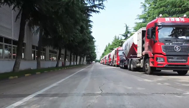 大單!100臺#粉罐半掛車 陸續(xù)發(fā)車，震撼#航拍