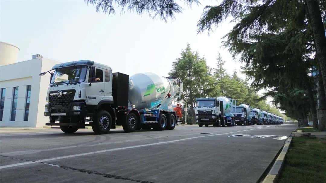 馭風(fēng)而行，中集車輛15臺(tái)新能源攪拌車駛?cè)牒保L就荊楚生態(tài)長(zhǎng)卷