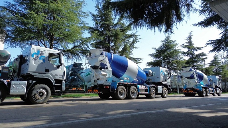 【發(fā)車新聞】凌宇攪拌車交付一線，牡丹花開又逢君！