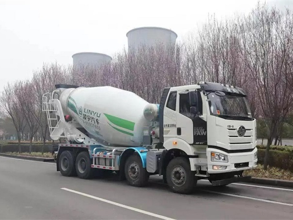 【重卡新聞】10月重卡銷5.2萬(wàn)輛再降6成！全年重卡總銷量預(yù)計(jì)收官約140萬(wàn)輛