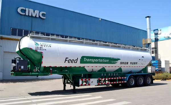 大容量飼料運(yùn)輸罐車的特點(diǎn)和優(yōu)勢(shì)都有哪些？